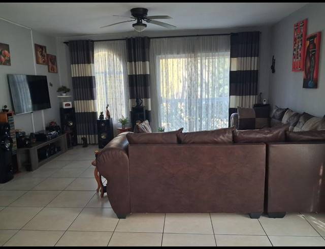 2 BEDROOM TOWNHOUSE FOR SALE IN SOUTH CREST